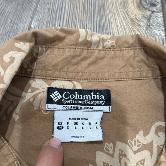 Columbia Women’s Button Down Shirt - Picture 4 of 8